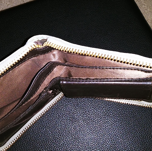 Tory Burch small zip wallet - Picture 4 of 15